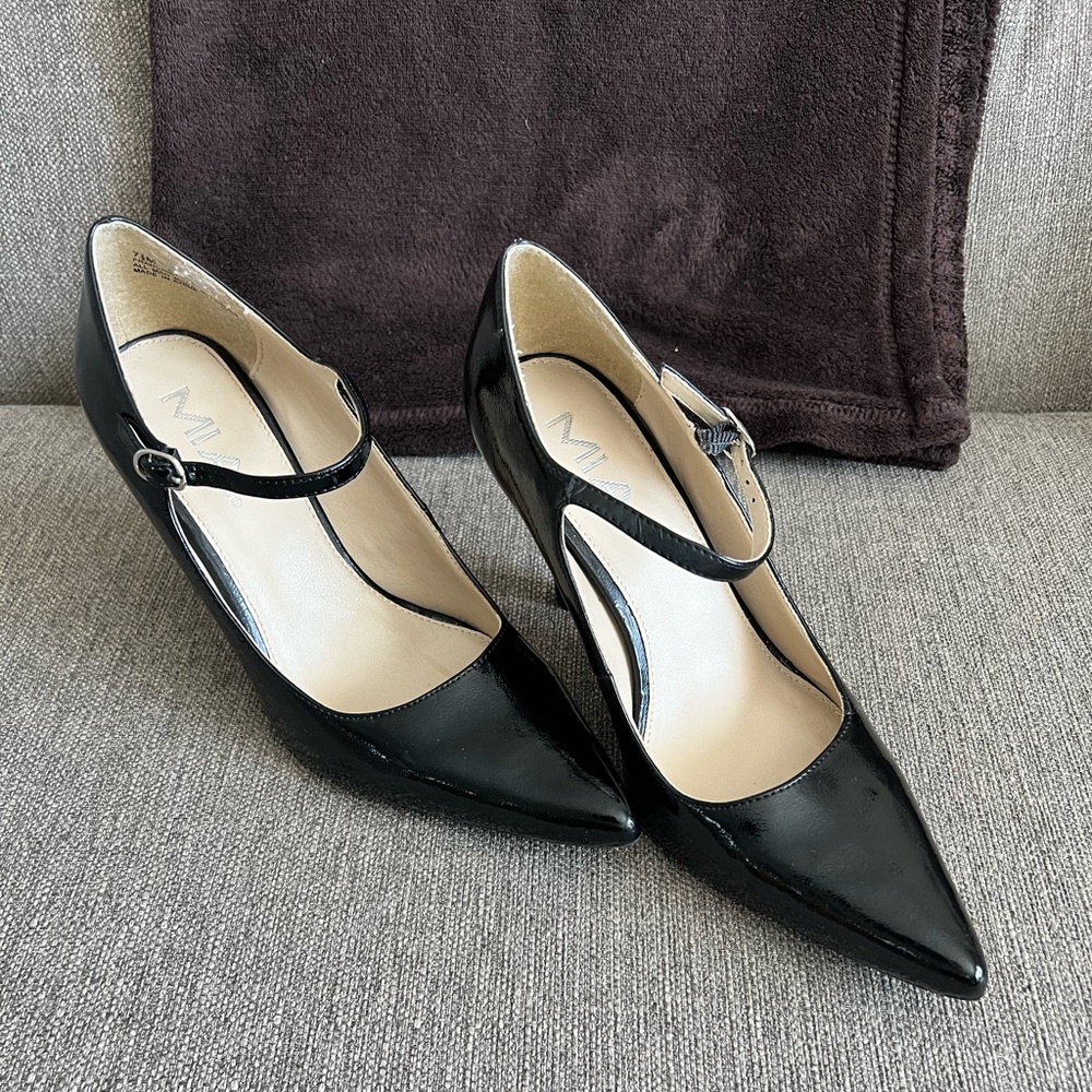 Mia black patent leather dress shoes. Size 7.5M